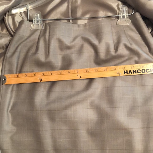 Isabel & Nina tailored business suit. Skirt splits on sides. - Picture 8 of 9